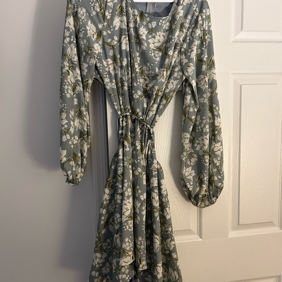 Lulu’s cut out mini dress - Picture 1 of 2